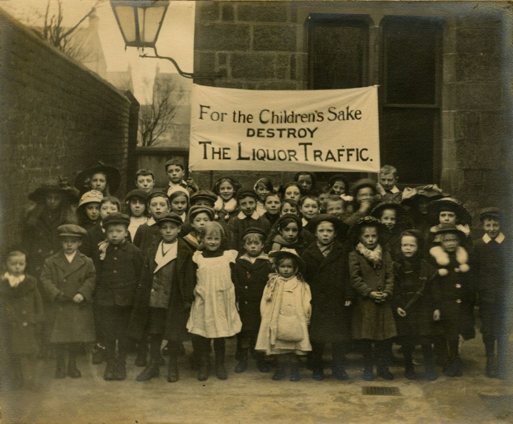 St Thomas Wesleyan Methodist Church Band of Hope, 1910s with banner proclaiming "For the Children's Sake, Destroy the Liquor Traffic."